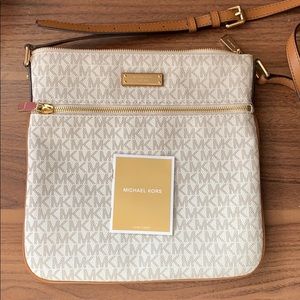Michael Kors White and Gold Crossbody ⭐️